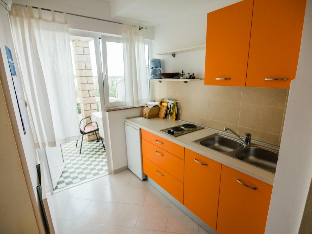 Apartments Picolo Paradiso Miljenko Debelic Barbat na Rabu Eksteriør bilde